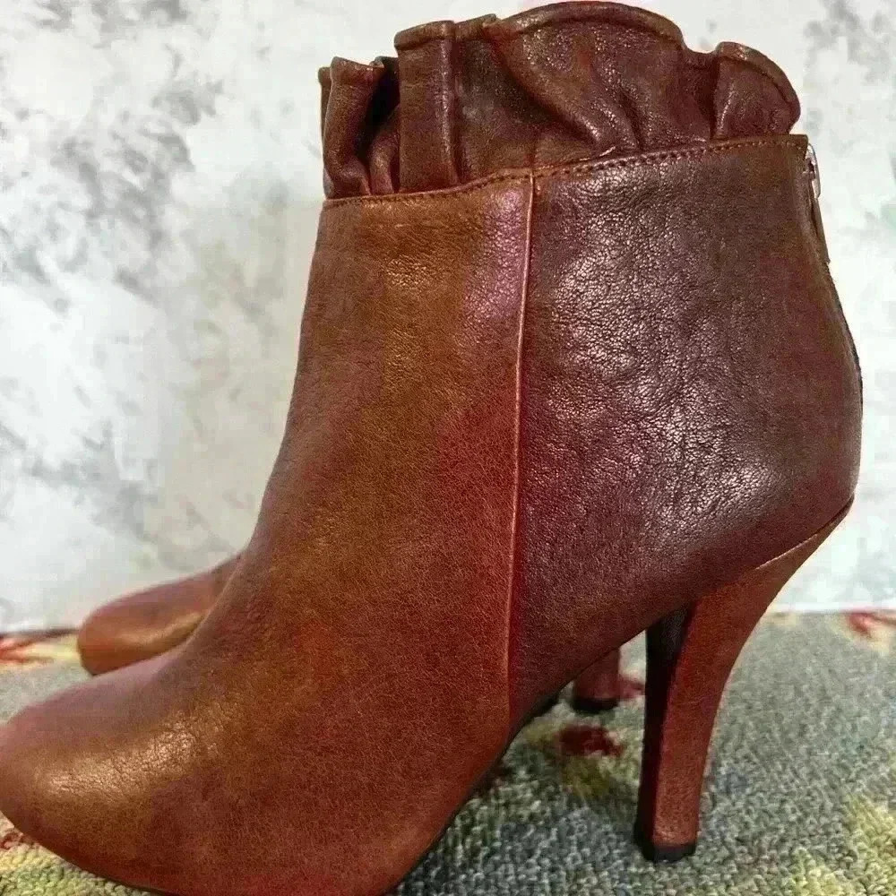 Me Too JuJu Ruffle Top Zip-Back Ankle Booties size 7 1/2 - Picture 3 of 16